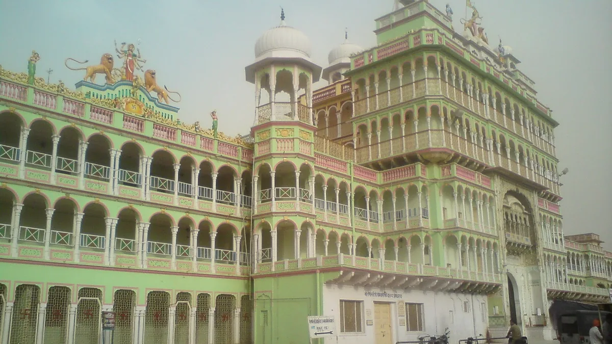 Magnificent Alsisar Fort in Alsisar, Rajasthan – Delhi to Alsisar Urbania on rent for family & group tours