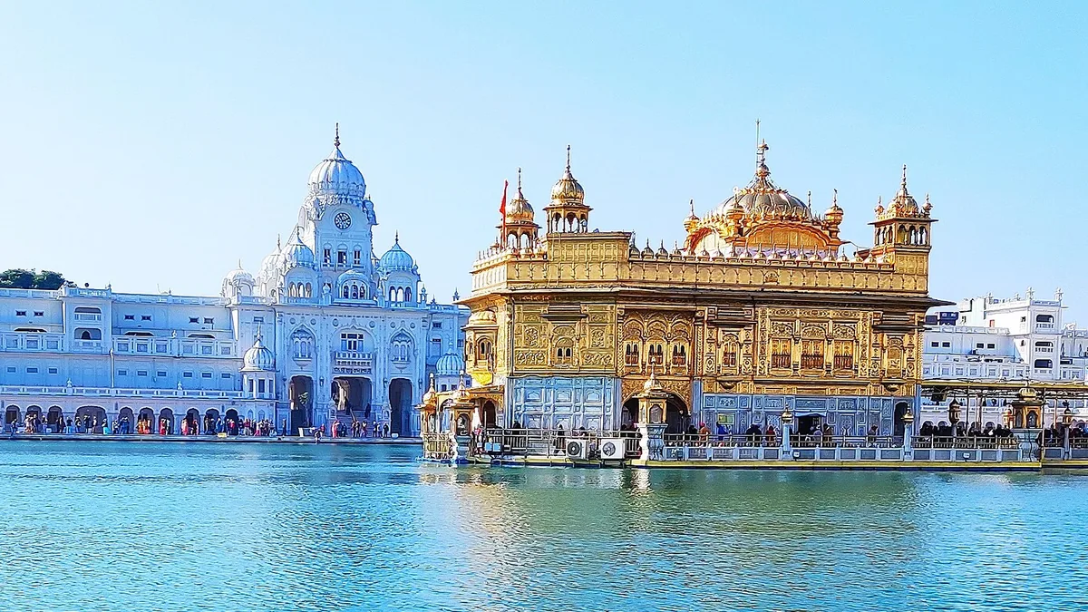 Sri Harmandir Sahib Golden Temple & Amrit Sarovar in Amritsar, Punjab – Delhi to Amritsar Urbania on rent for family & group tours