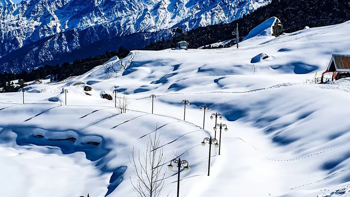 Snow-Clad Himalayan Ski Slopes & Nanda Devi View in Auli, Uttarakhand – Delhi to Auli Urbania on rent for family & group tours