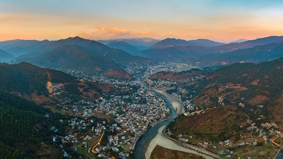 Bagnath Temple & Saryu Gomti River Confluence in Bageshwar, Uttarakhand – Delhi to Bageshwar Urbania on rent for family & group tours