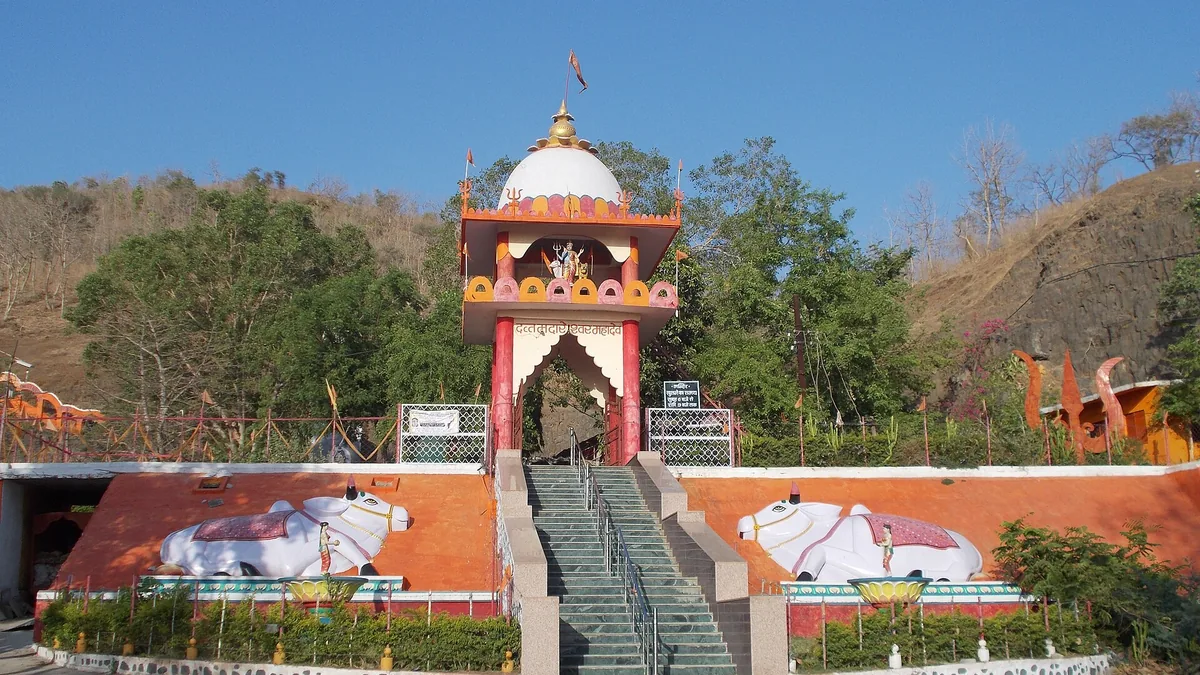 City of Hundred Islands & Mahi River Dam Lake in Banswara, Rajasthan – Delhi to Banswara Urbania on rent for family & group tours