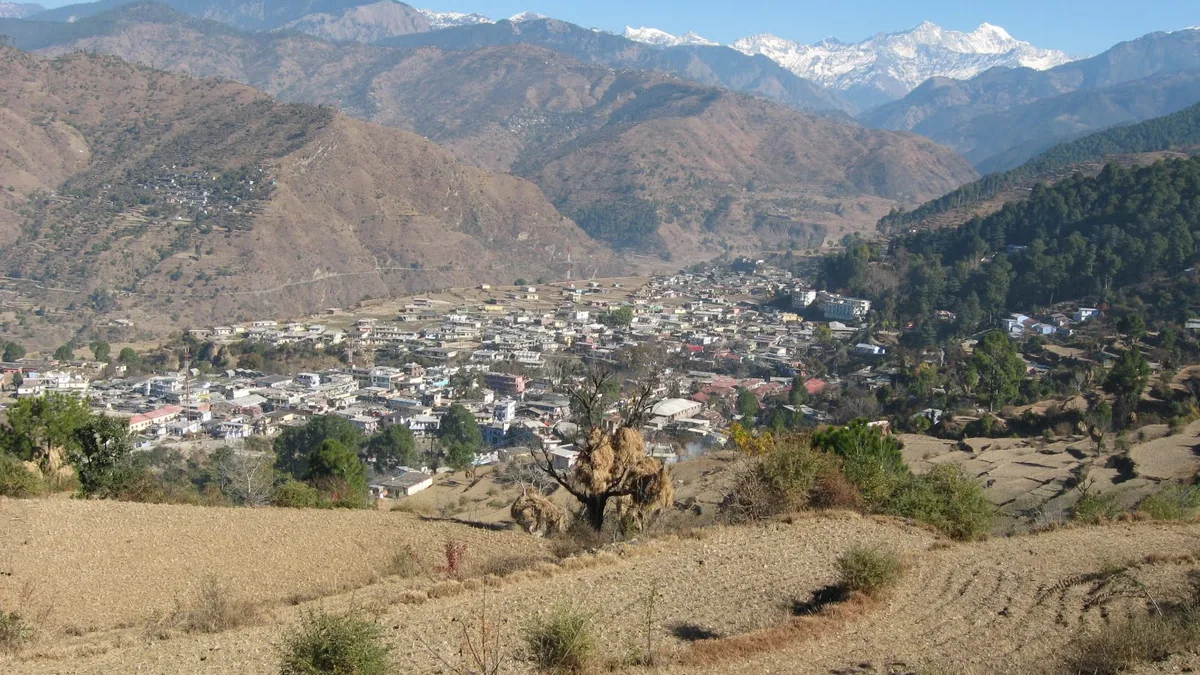 Barkot Himalayan Mountain Valleys & Scenic Hillscapes in Barkot, Uttarakhand – Delhi to Barkot Urbania on rent for family & group tours