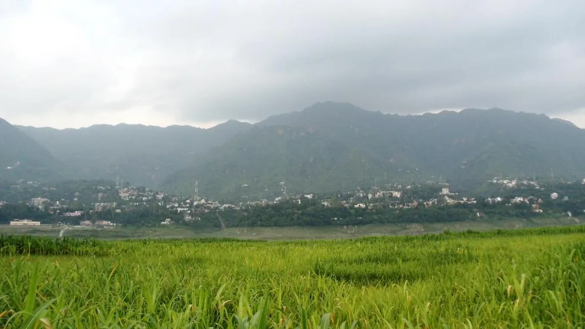Ancient Barmana Fort in Barmana, Himachal Pradesh – Delhi to Barmana Urbania on rent for family & group tours