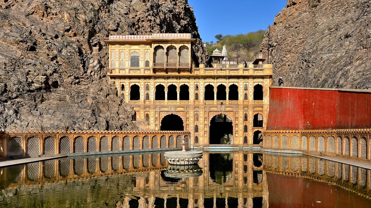 Ancient Bassi Fort in Bassi, Rajasthan – Delhi to Bassi Urbania on rent for family & group tours