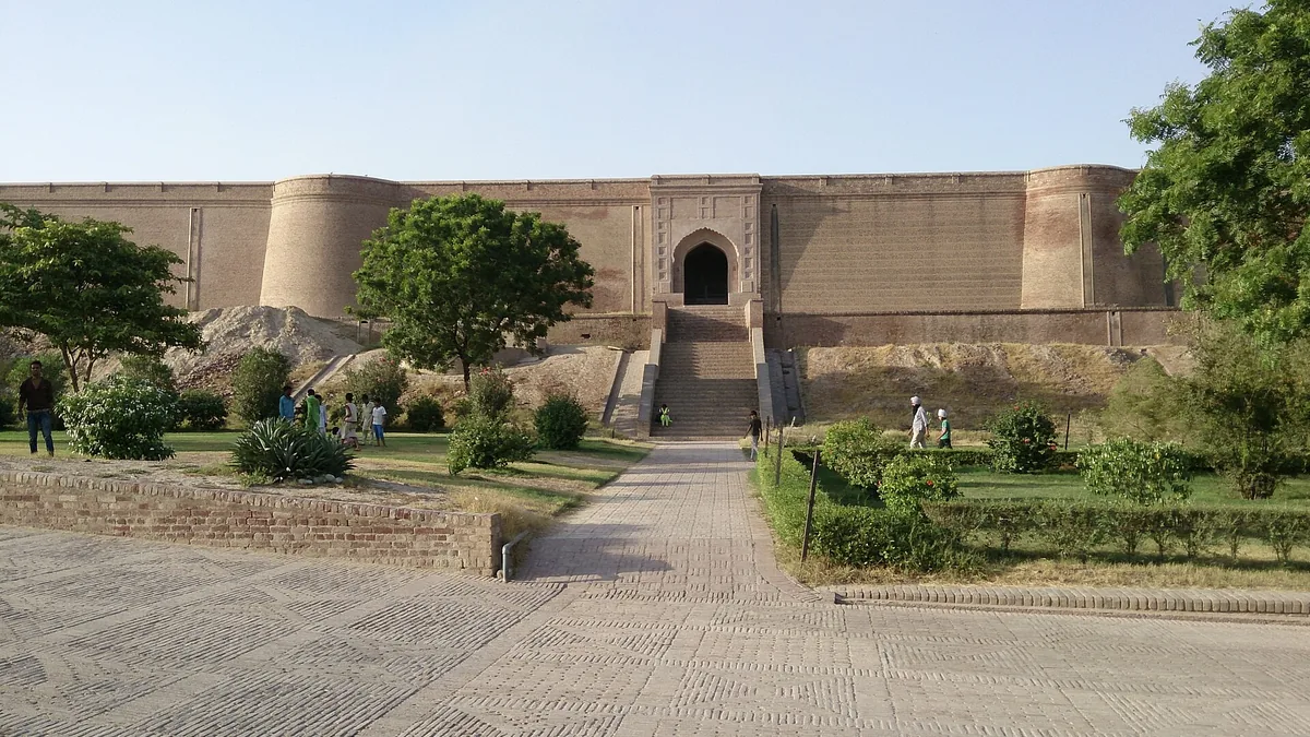 Qila Mubarak Fort & Bathinda Lake Promenade in Bathinda, Punjab – Delhi to Bathinda Urbania on rent for family & group tours