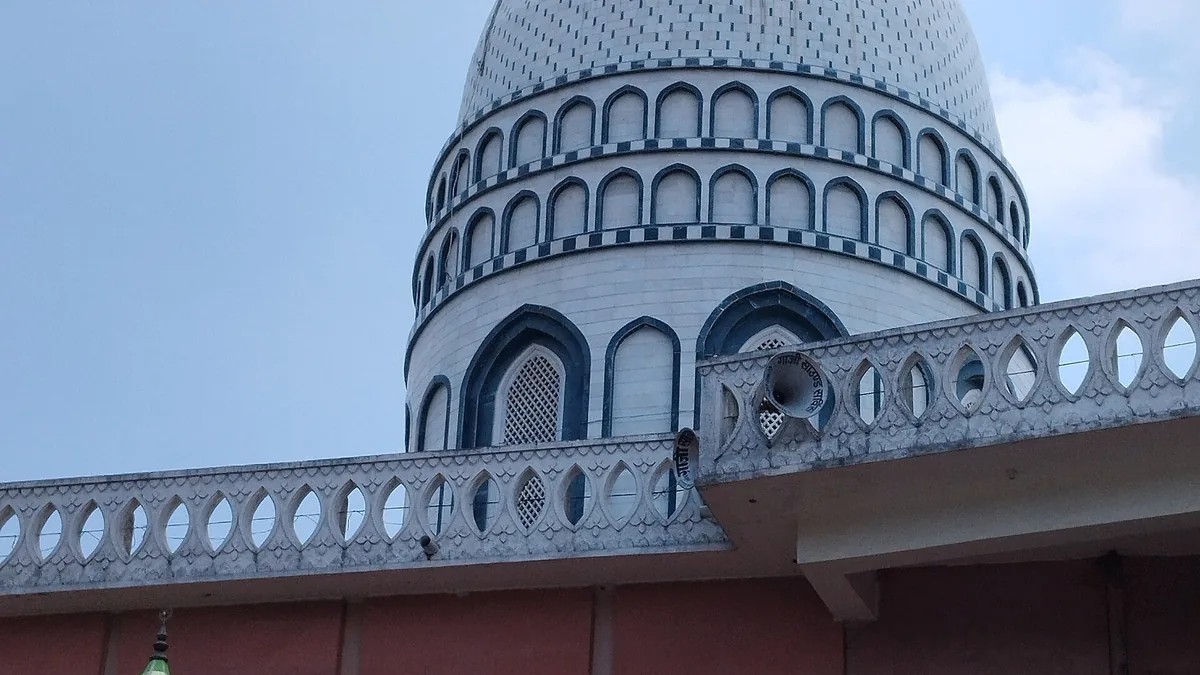 Ancient Behraich Fort in Behraich, Uttar Pradesh – Delhi to Behraich Urbania on rent for family & group tours
