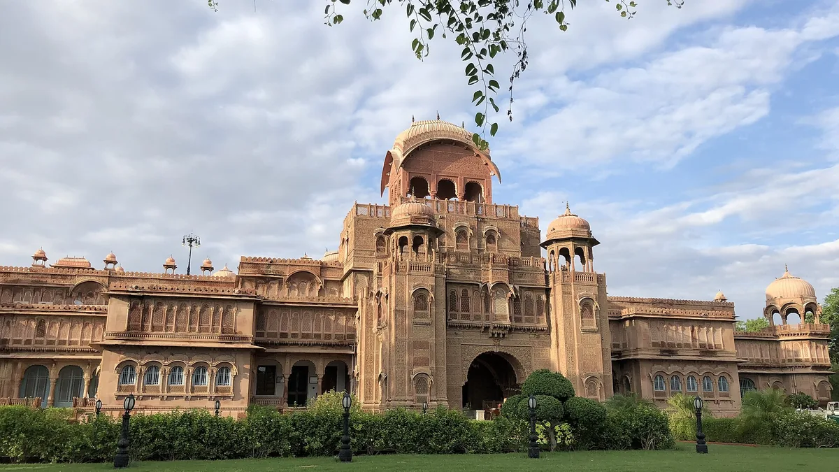 Junagarh Fort & Lalgarh Palace Heritage in Bikaner, Rajasthan – Delhi to Bikaner Urbania on rent for family & group tours