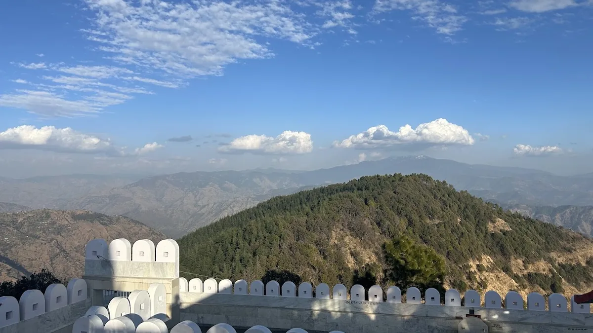 Chail Palace & Highest Cricket Ground Cedar Forests in Chail, Himachal Pradesh – Delhi to Chail Urbania on rent for family & group tours