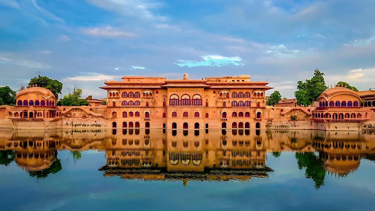 Deeg Heritage Palaces & Historic Rajasthan Citadel in Deeg, Rajasthan – Delhi to Deeg Urbania on rent for family & group tours