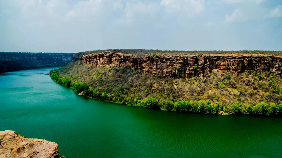 Ancient Dholpur Fort in Dholpur, Rajasthan – Delhi to Dholpur Urbania on rent for family & group tours