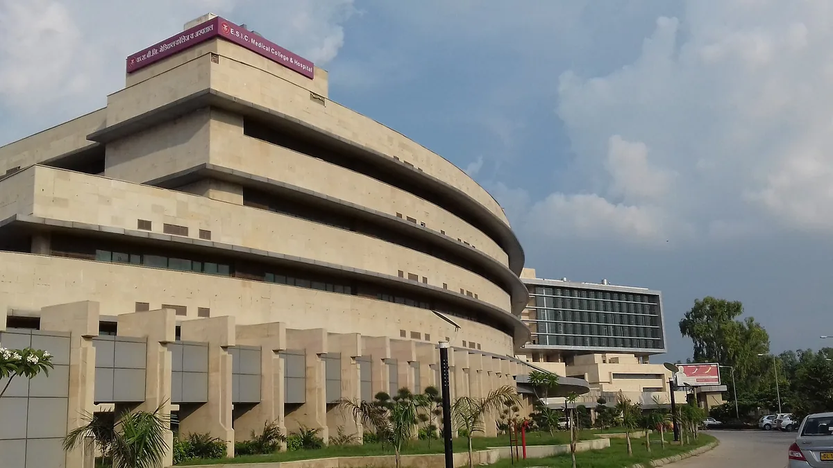 Ancient Faridabad Fort in Faridabad, Haryana – Delhi to Faridabad Urbania on rent for family & group tours