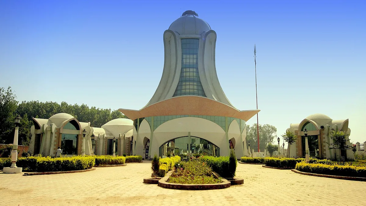 Ancient Gurdaspur Fort in Gurdaspur, Punjab – Delhi to Gurdaspur Urbania on rent for family & group tours