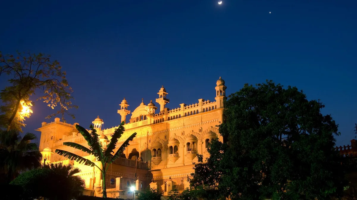 Ancient Hapur Fort in Hapur, Uttar Pradesh – Delhi to Hapur Urbania on rent for family & group tours