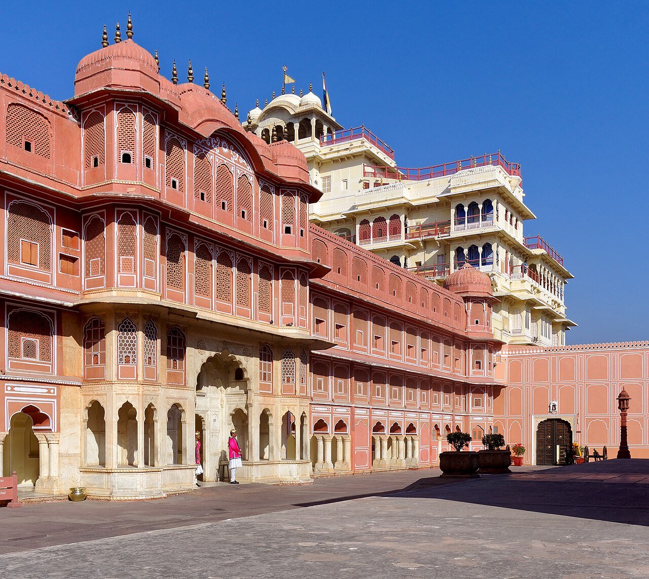 Delhi to Jaipur Urbania on Rent