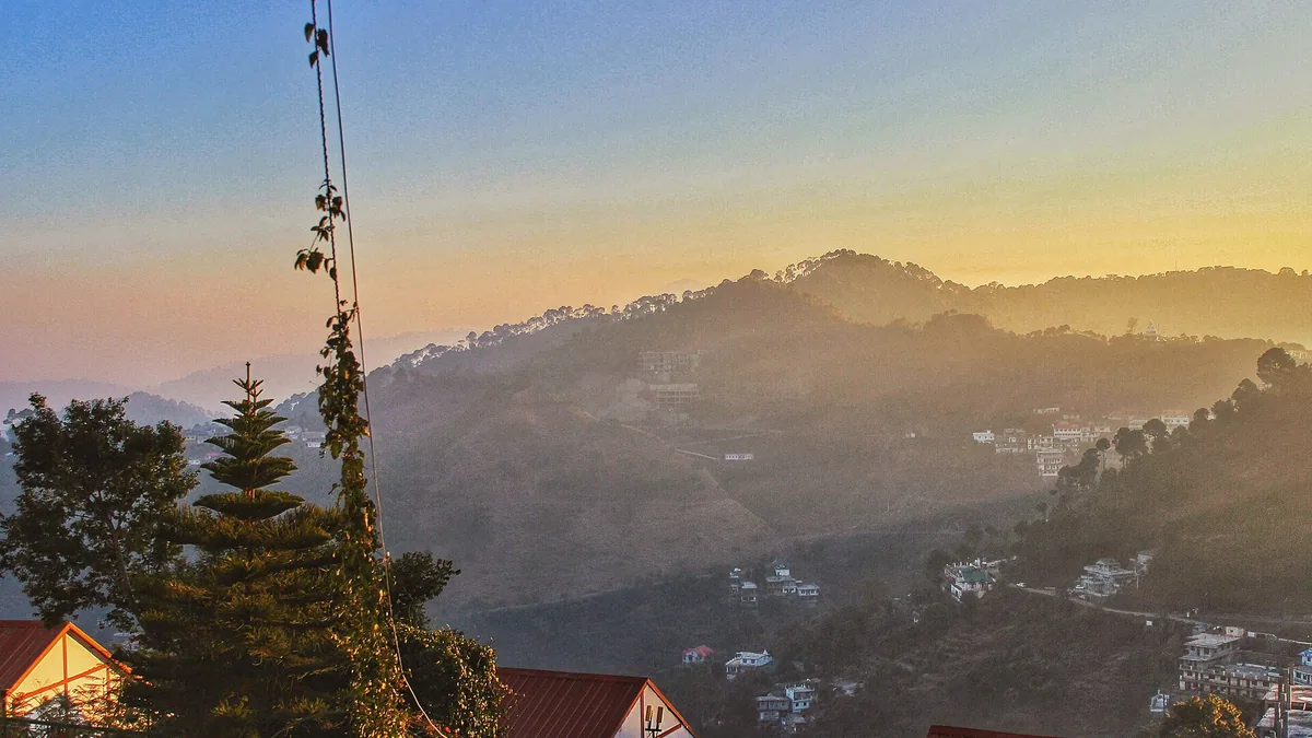 Gilbert Trail & Monkey Point Himalayan Pine Forests in Kasauli, Himachal Pradesh – Delhi to Kasauli Urbania on rent for family & group tours