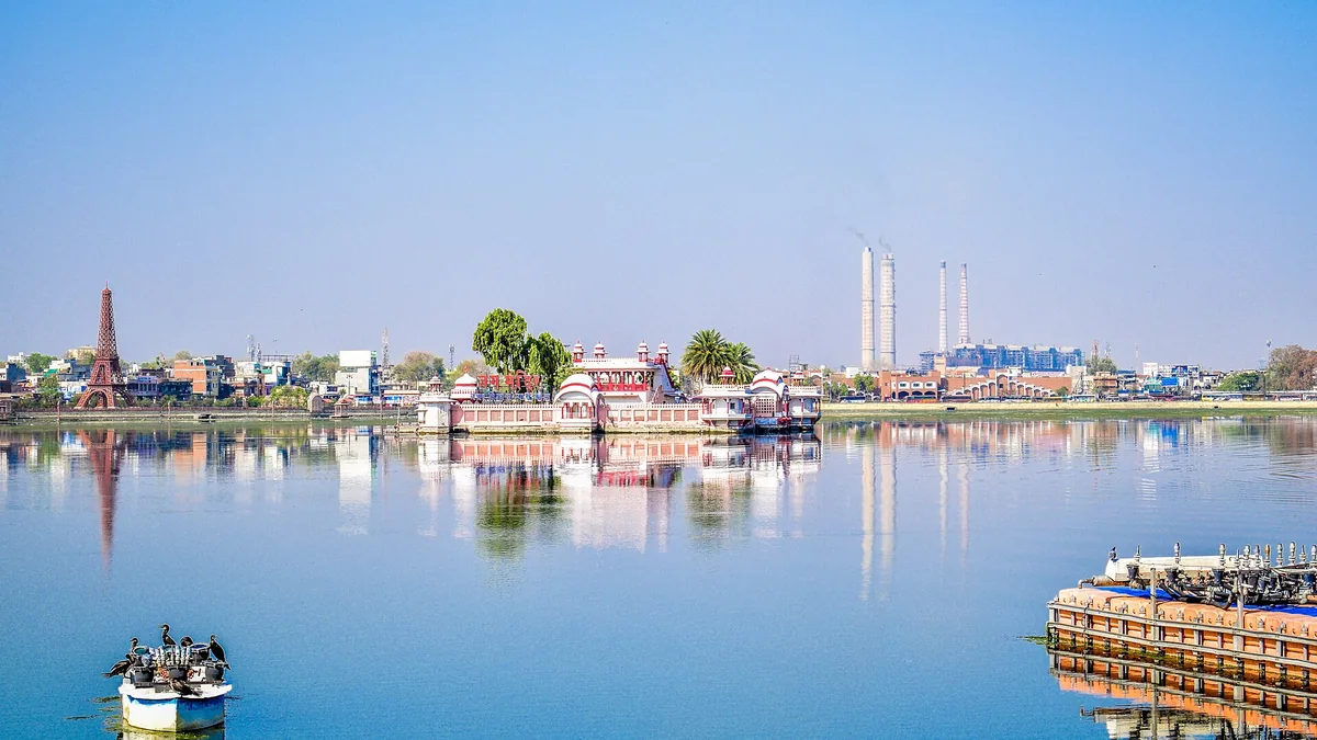 Ancient Kota Fort in Kota, Rajasthan – Delhi to Kota Urbania on rent for family & group tours
