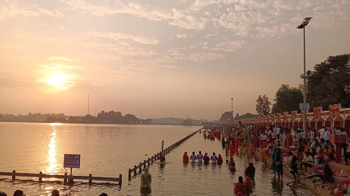 Brahma Sarovar Sacred Water & Jyotisar Gita Birthplace in Kurukshetra, Haryana – Delhi to Kurukshetra Urbania on rent for family & group tours