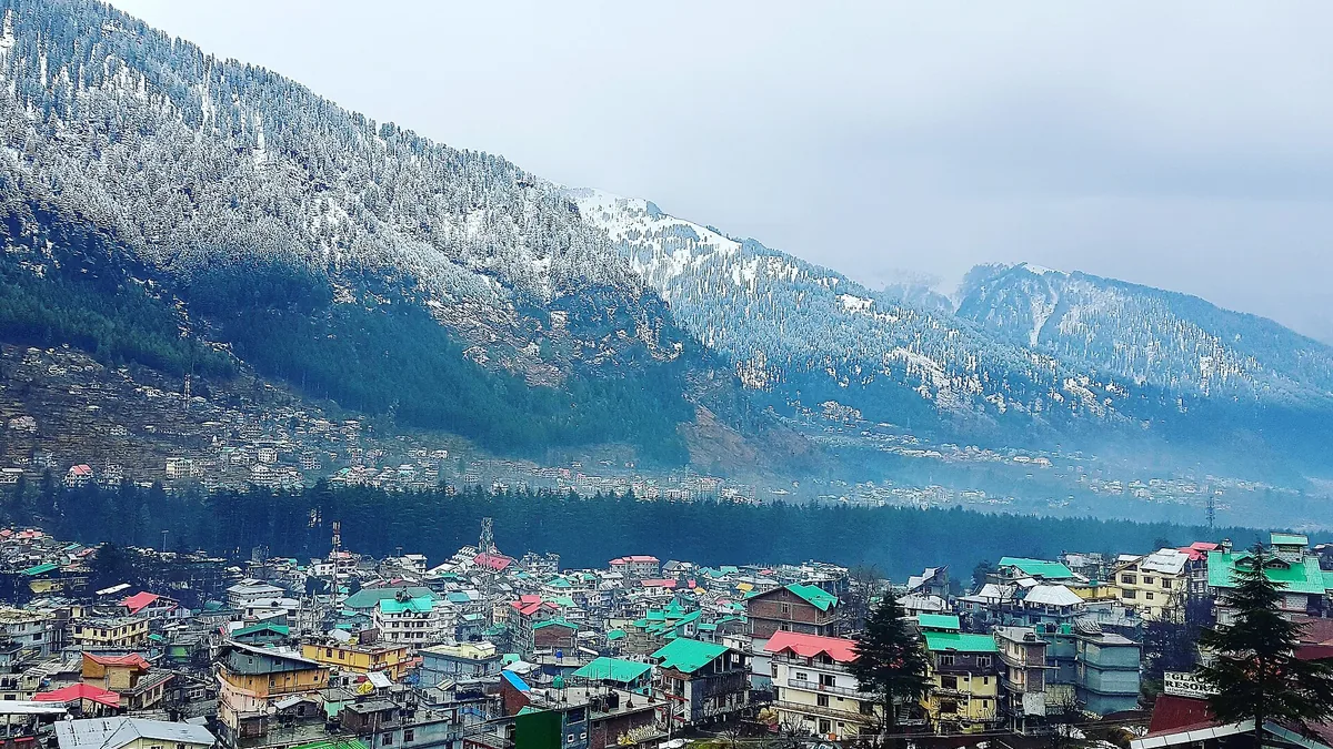 Solang Valley Snow Peaks & Hadimba Pine Forest in Manali, Himachal Pradesh – Delhi to Manali Urbania on rent for family & group tours