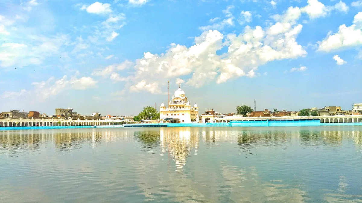 Ancient Muktsar Fort in Muktsar, Punjab – Delhi to Muktsar Urbania on rent for family & group tours