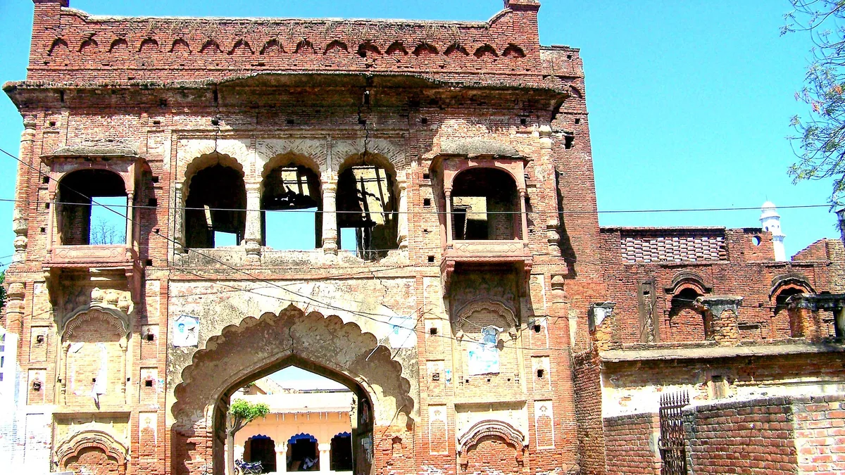 Shukratal Sacred Banyan Tree & Historic Ganga Basin in Muzaffarnagar, Uttar Pradesh – Delhi to Muzaffarnagar Urbania on rent for family & group tours