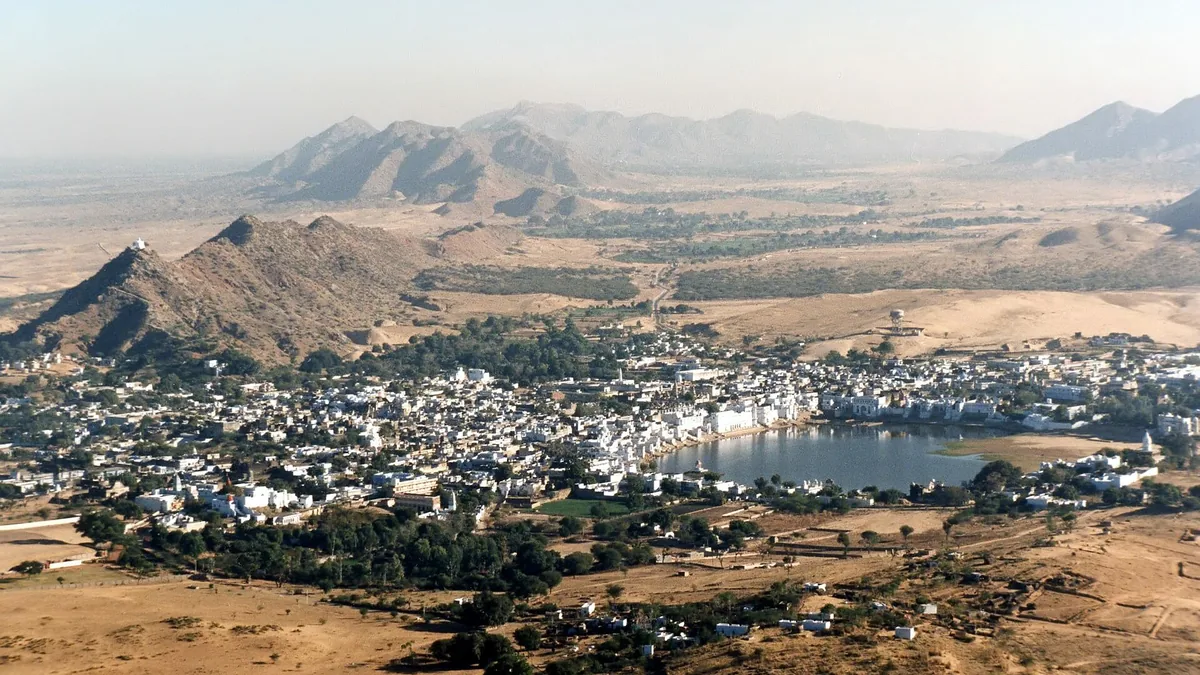 Sacred Pushkar Lake & Jagatpita Brahma Temple Ghats in Pushkar, Rajasthan – Delhi to Pushkar Urbania on rent for family & group tours
