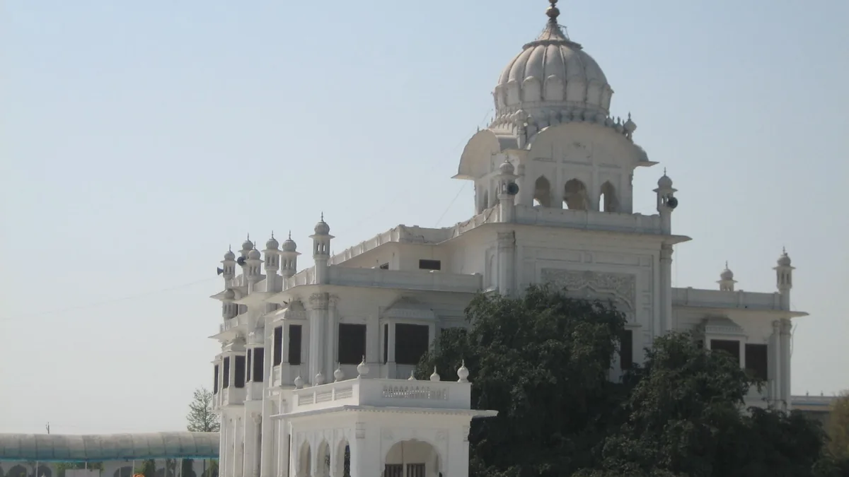 Sultanpur Lodhi Historic Temples & Cultural Heritage in Sultanpur Lodhi, Uttar Pradesh – Delhi to Sultanpur Lodhi Urbania on rent for family & group tours