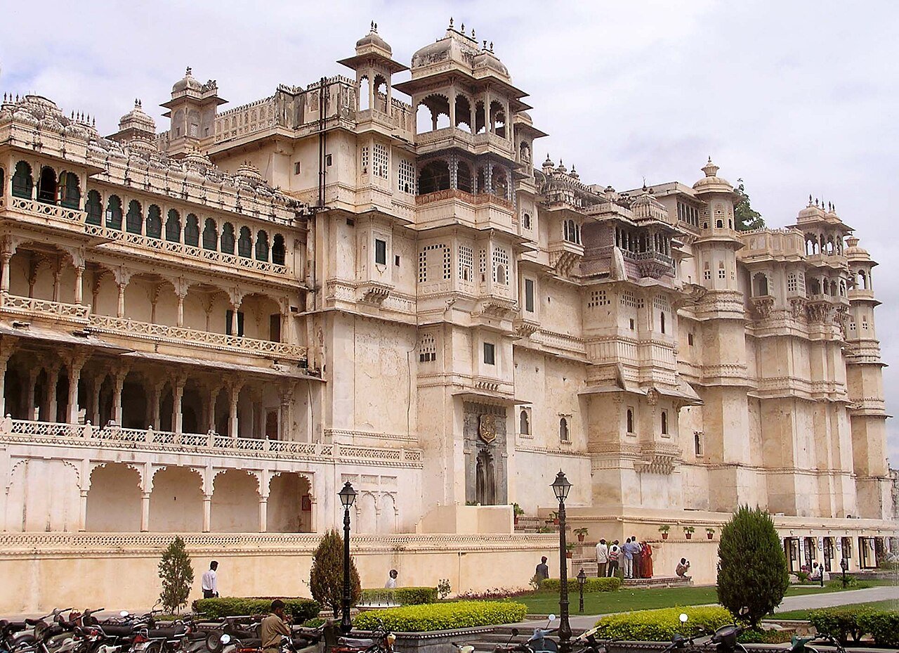 Delhi to Udaipur Urbania on Rent